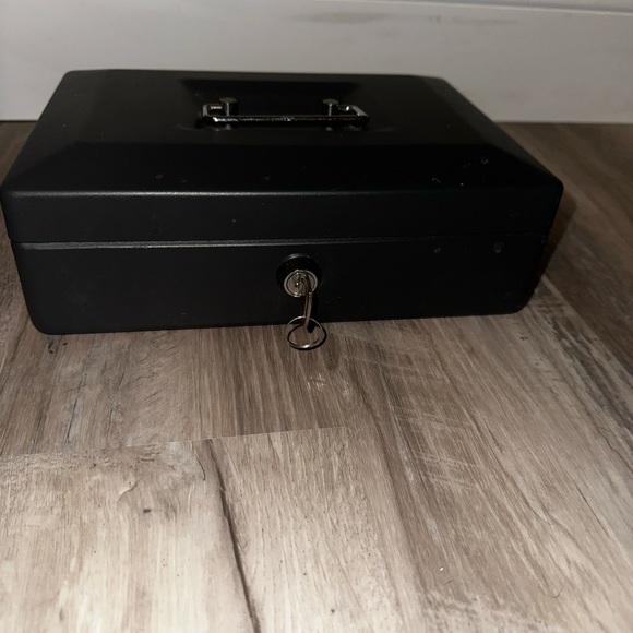 Safe - Picture 1 of 3